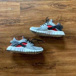 Nike men’s huaraches sneakers size 9